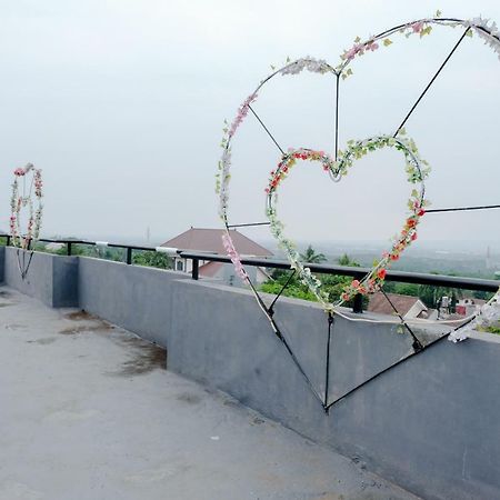 Hotel RedDoorz Syariah @ Puncak Buring Malang Exterior foto