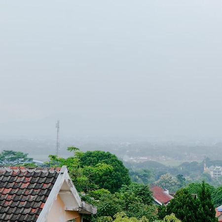 Hotel RedDoorz Syariah @ Puncak Buring Malang Exterior foto