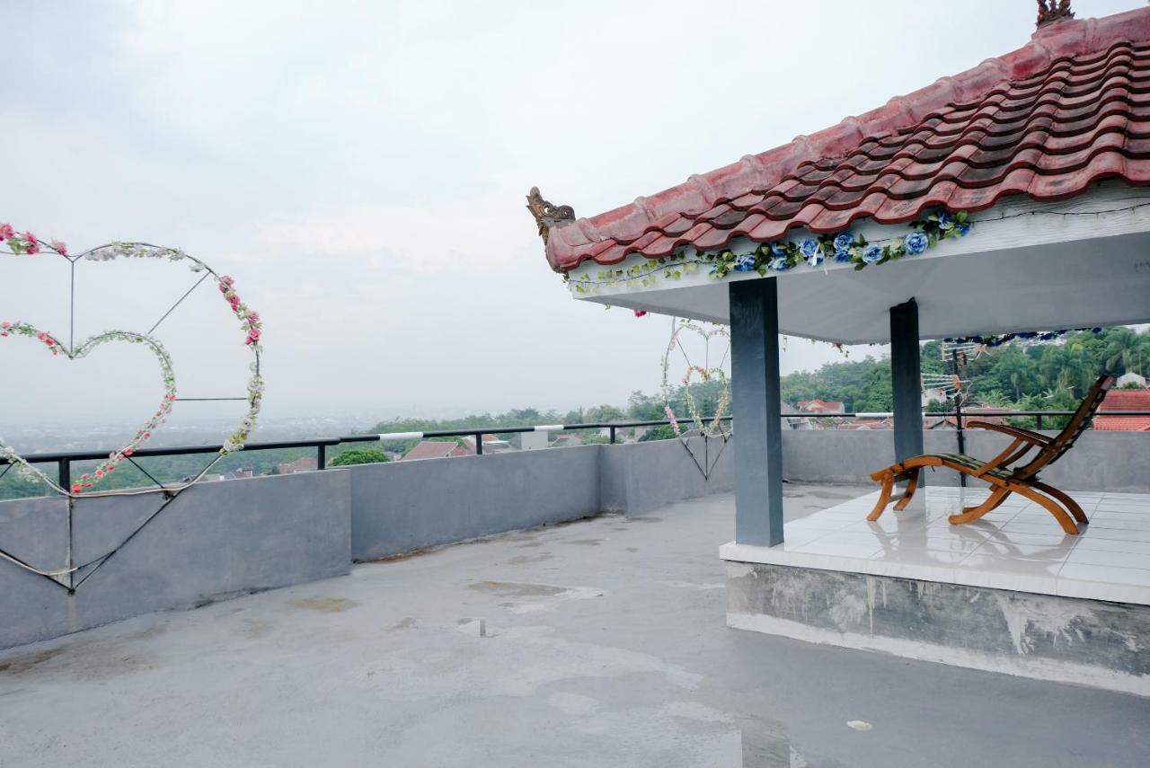 Hotel RedDoorz Syariah @ Puncak Buring Malang Exterior foto
