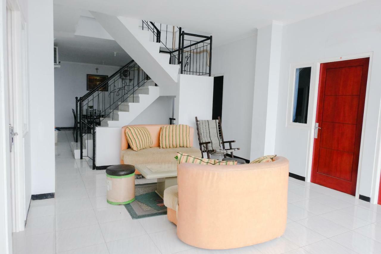 Hotel RedDoorz Syariah @ Puncak Buring Malang Exterior foto