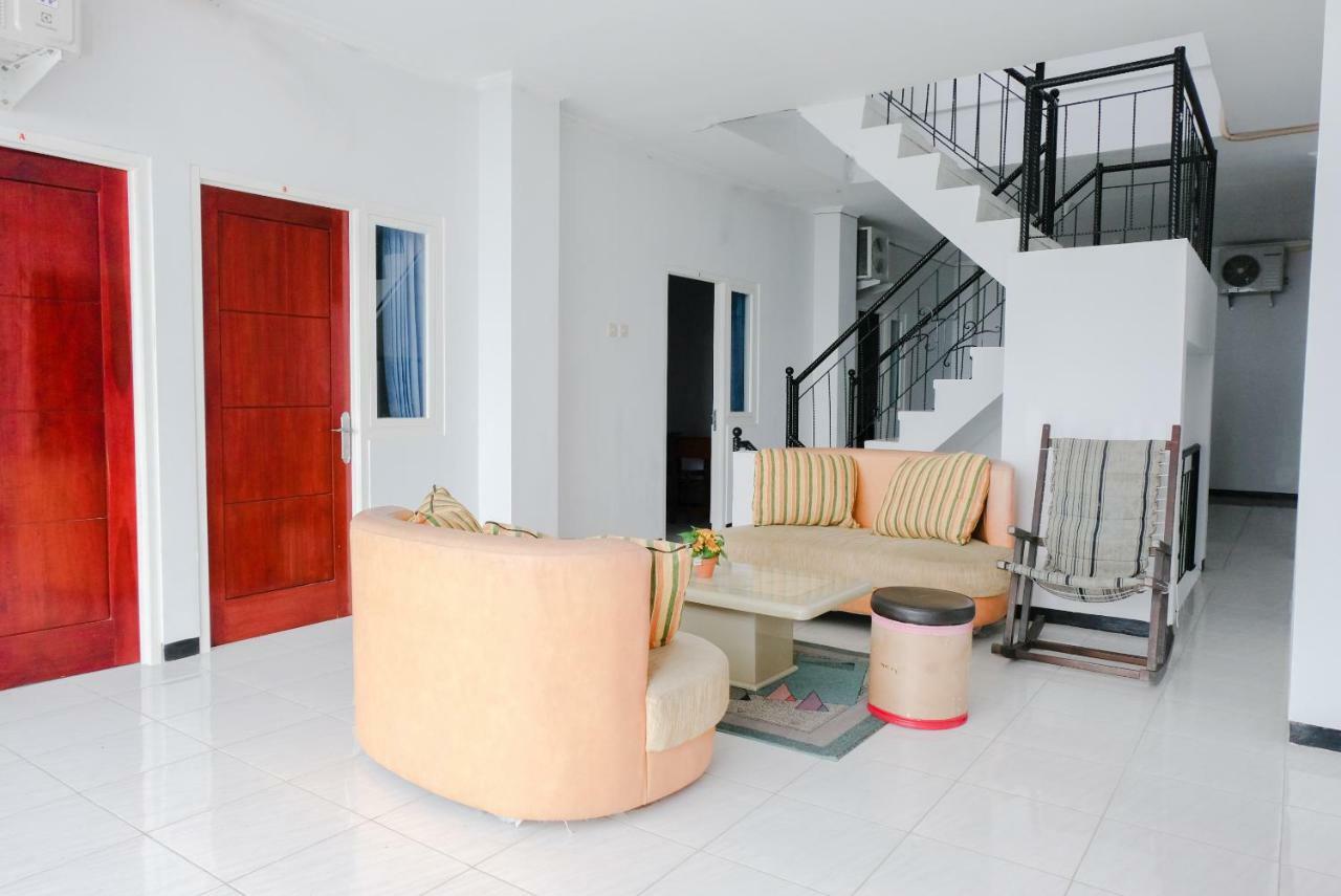Hotel RedDoorz Syariah @ Puncak Buring Malang Exterior foto
